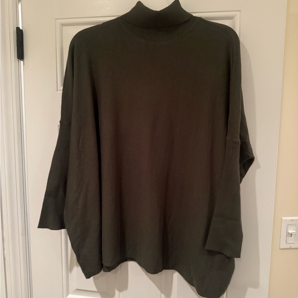 NWT Joseph A Olive Green Turtleneck Poncho - Picture 2 of 4